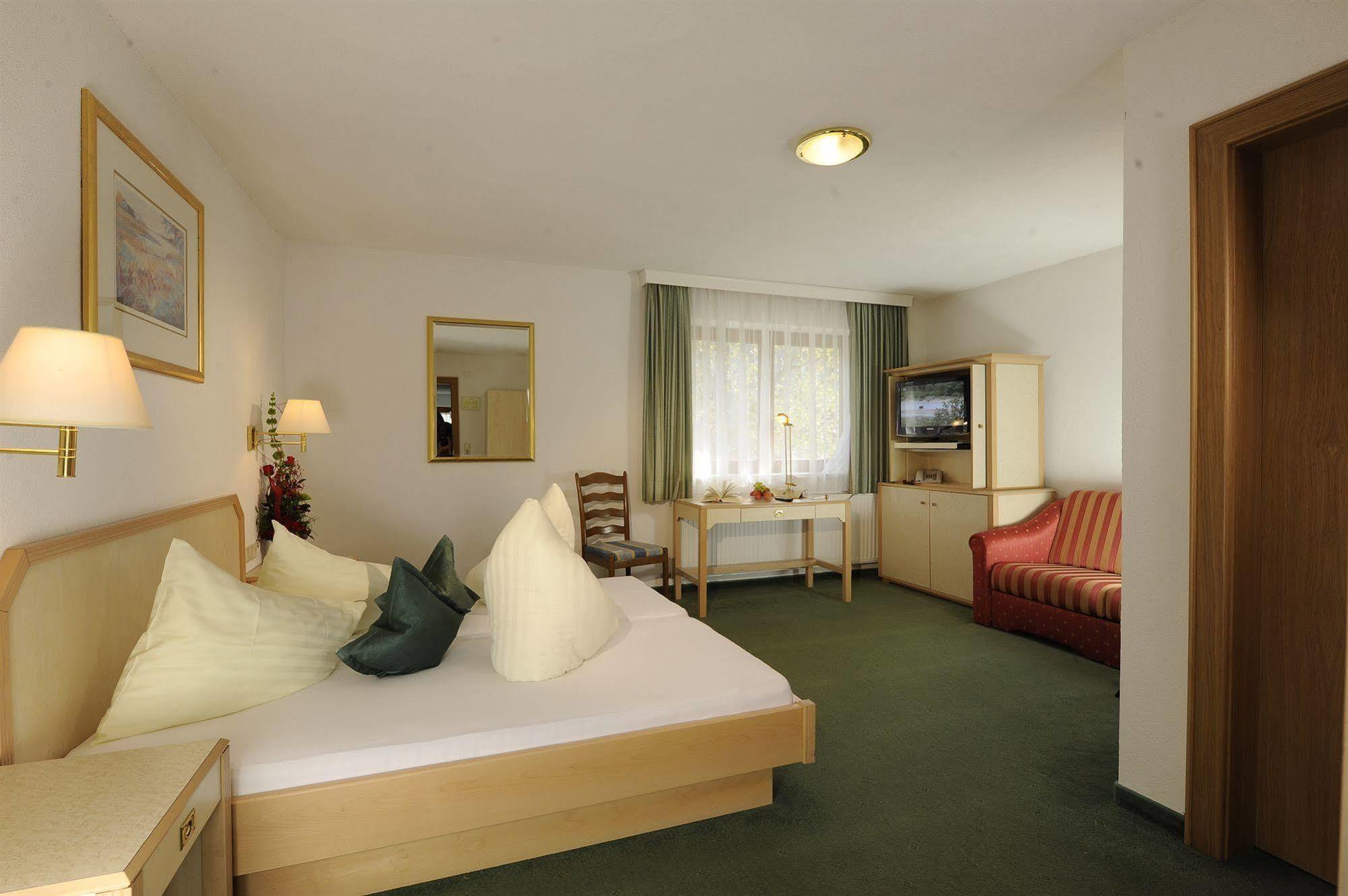 Hotel Alpina Superior Pettneu am Arlberg Esterno foto