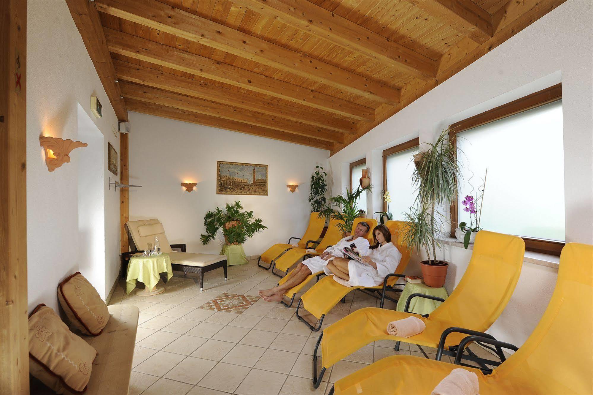 Hotel Alpina Superior Pettneu am Arlberg Esterno foto