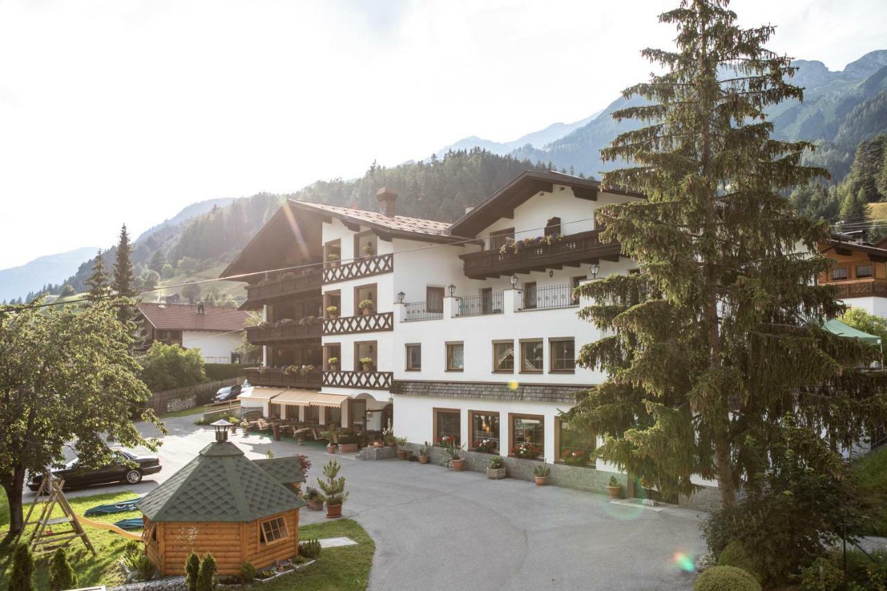 Hotel Alpina Superior Pettneu am Arlberg Esterno foto